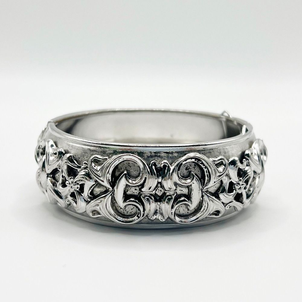 Coro Pegasus Hinged Bangle Bracelet Silver Tone Victorian Revival 7" Signed